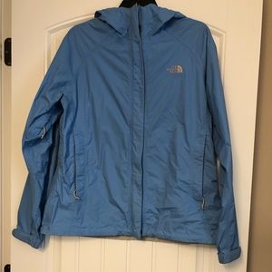 🔹 The North Face Rain Jacket 🔹